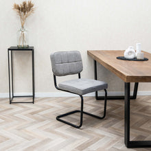 Laden Sie das Bild in den Galerie-Viewer, Kick Esszimmerstuhl Yves - Grau