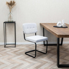 Laden Sie das Bild in den Galerie-Viewer, Kick Esszimmerstuhl Yves - Weiß